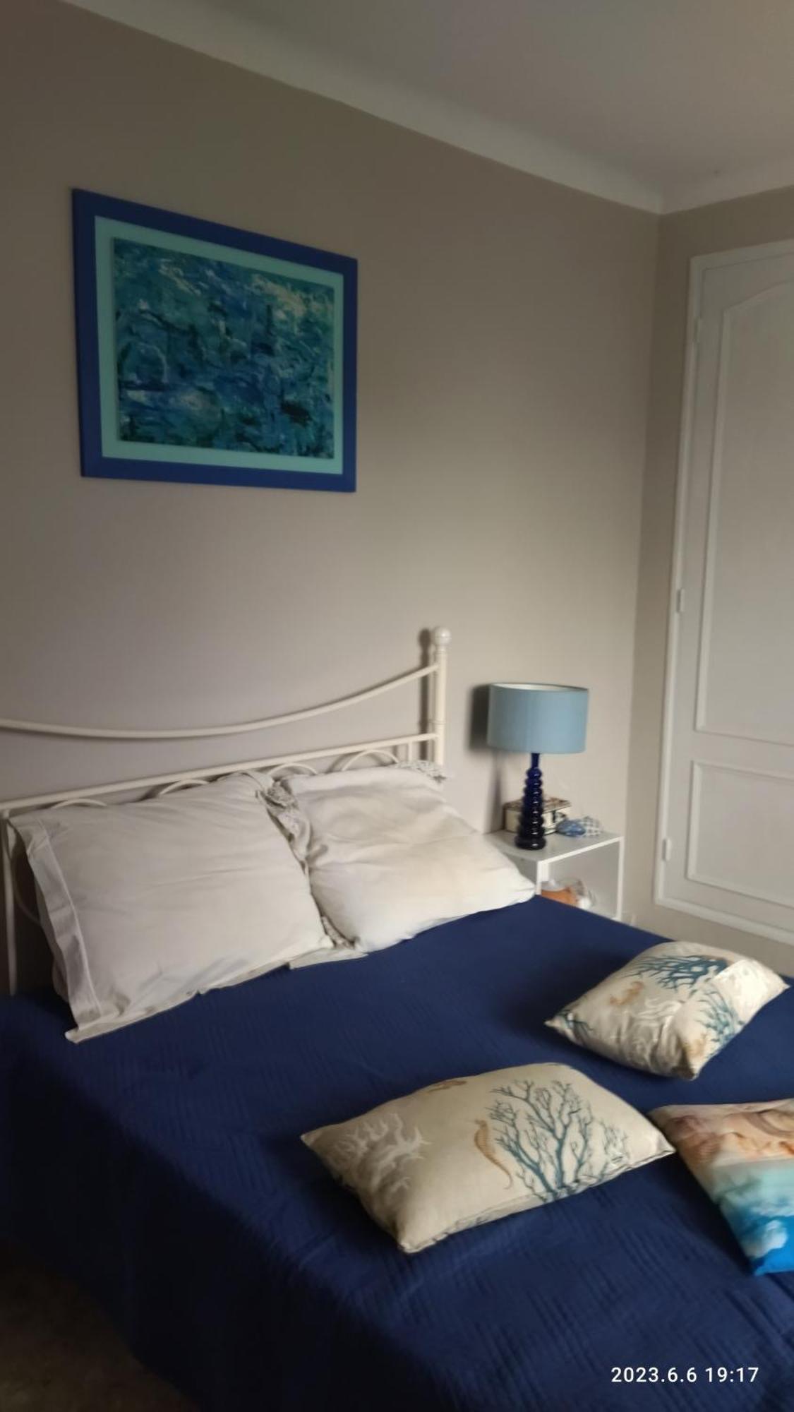 La Maison Du Bonheur Velleron Extérieur photo